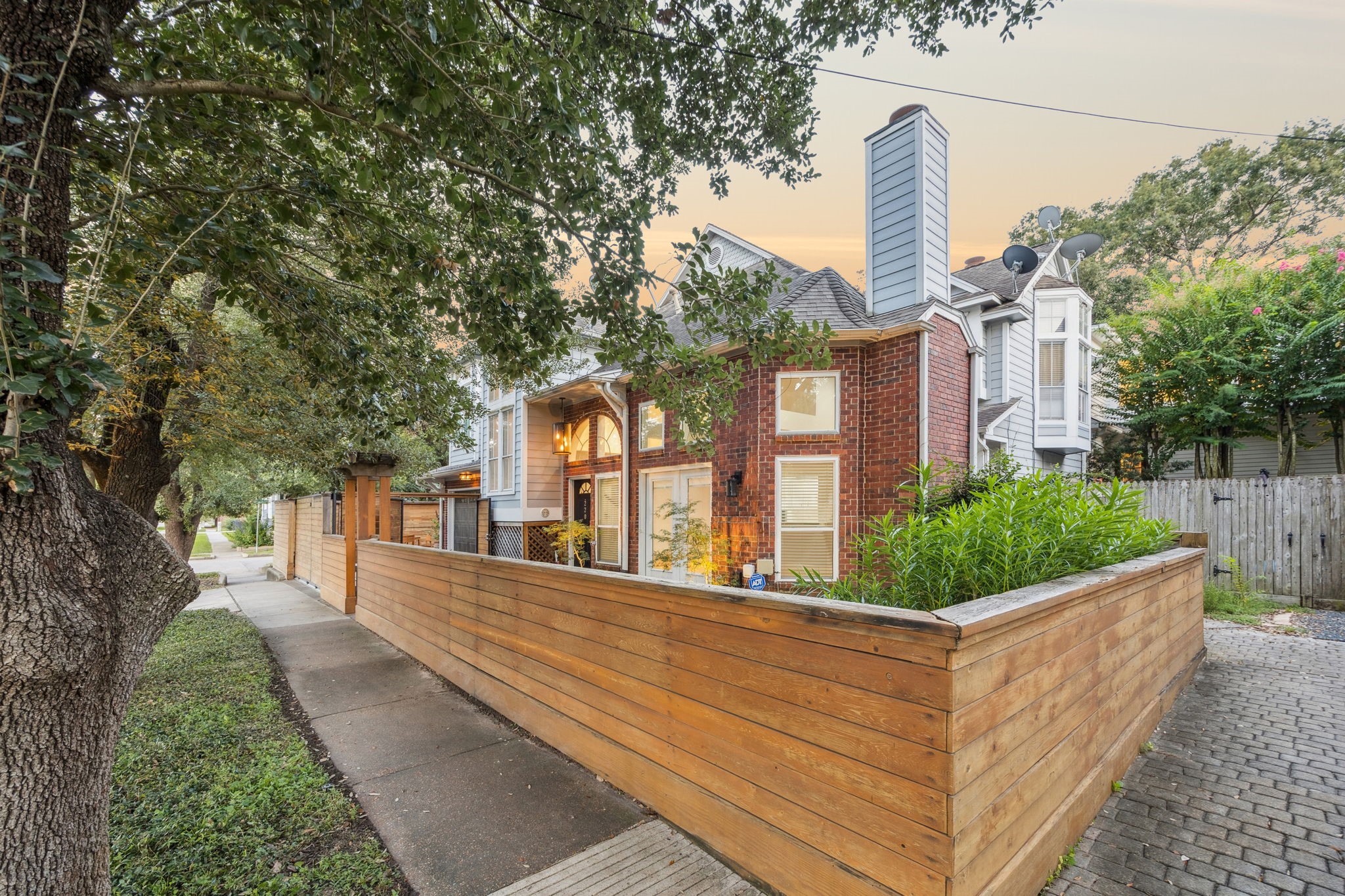 220 E 8th Street Houston TX 77007