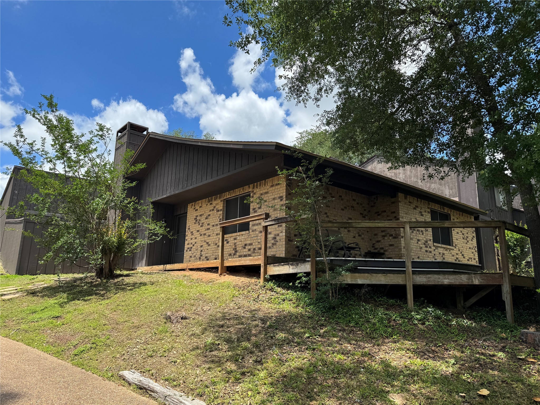 618 Hickory Street Huntsville TX 77320