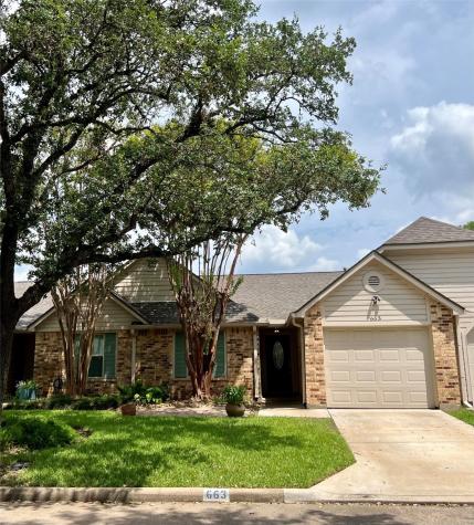 663 E Country Grove Circle Pearland TX 77584