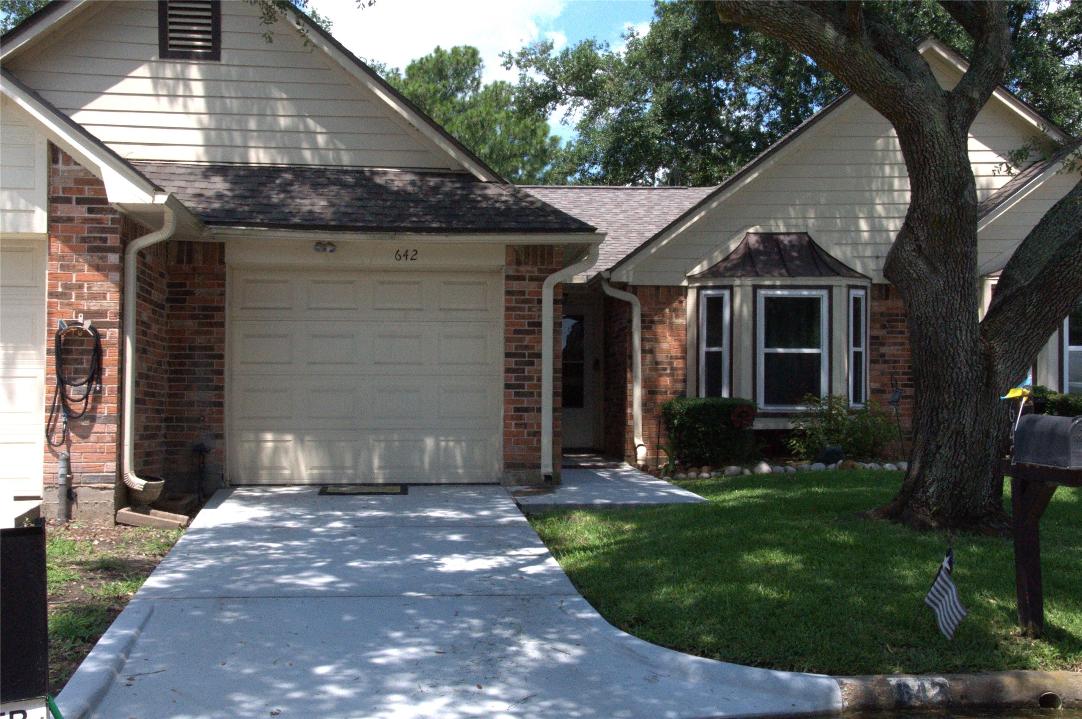 642 W Country Grove Circle Pearland TX 77584