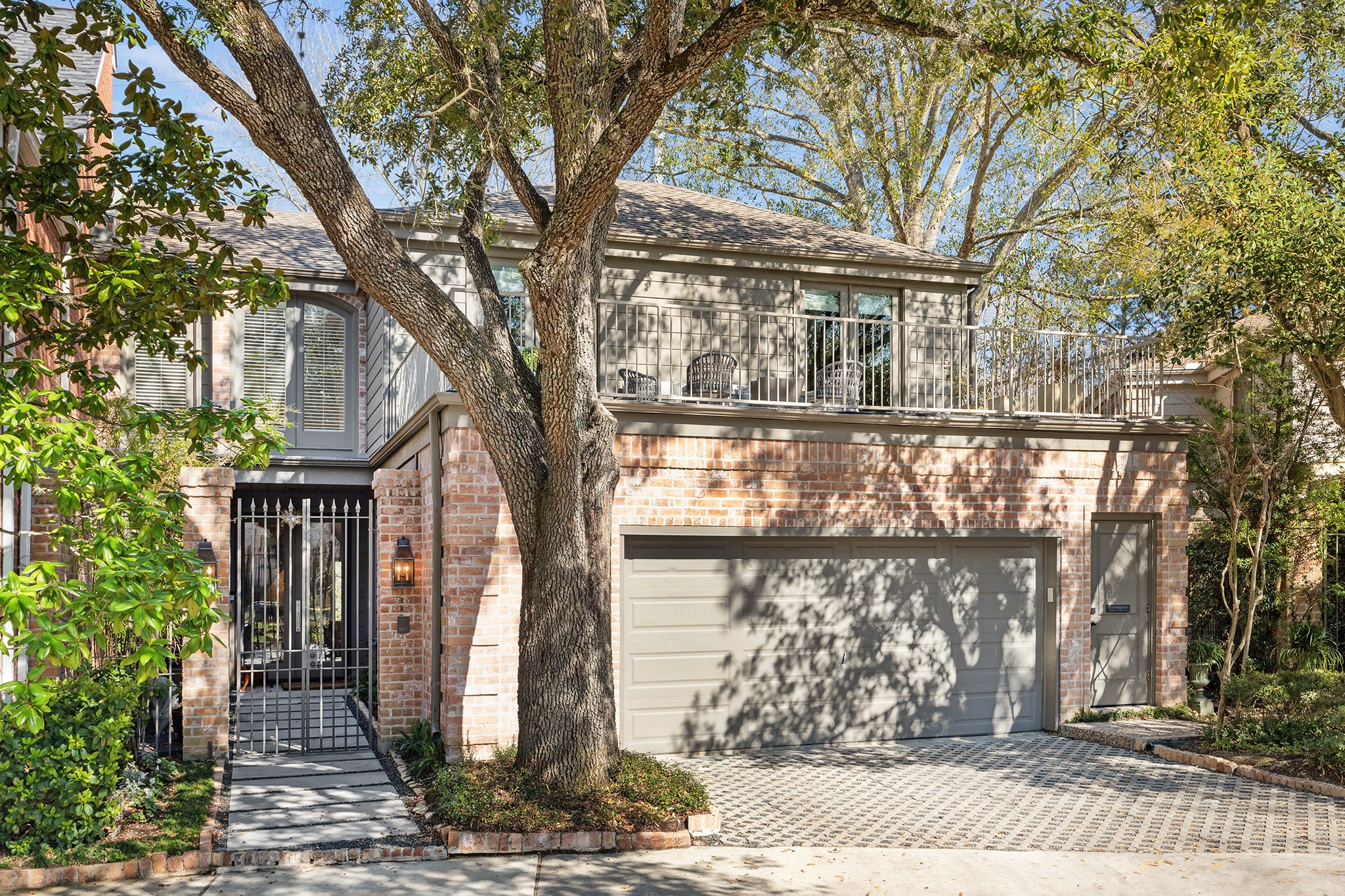10 S Briar Hollow Lane 70 Houston TX 77027