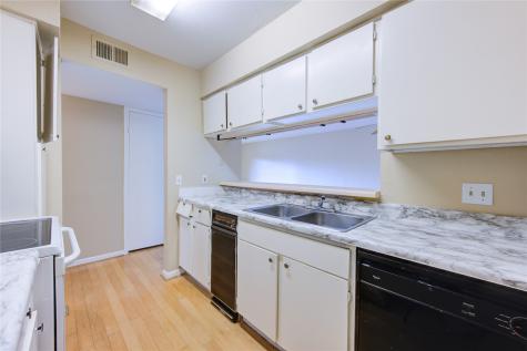 3055 Walnut Bend Lane 21 Houston TX 77042