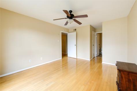3055 Walnut Bend Lane 21 Houston TX 77042