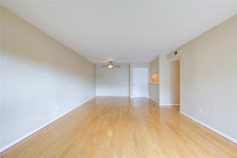 3055 Walnut Bend Lane 21 Houston TX 77042