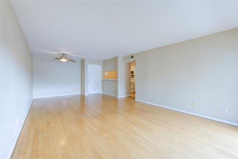 3055 Walnut Bend Lane 21 Houston TX 77042