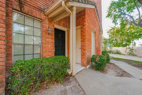 2211 S Kirkwood Road 19 Houston TX 77077