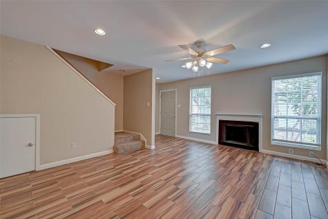 5807 Beverlyhill Street 32 Houston TX 77057