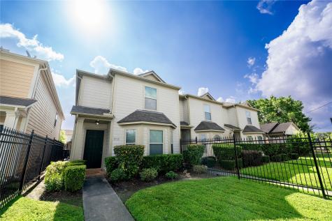 1711 Redwing Pines Drive Houston TX 77009