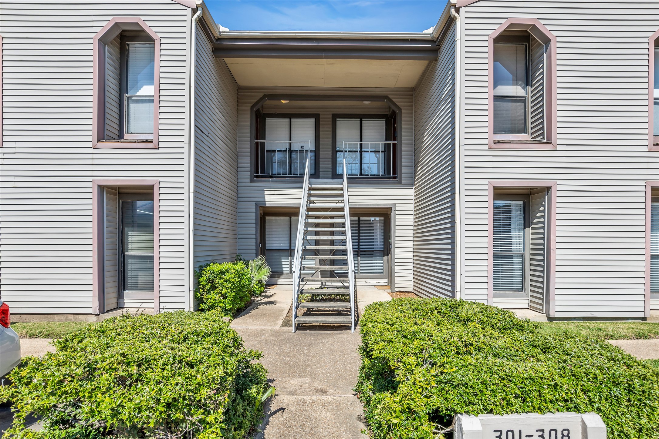2025 Augusta Drive 304 Houston TX 77057