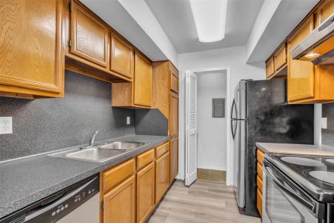 2025 Augusta Drive 304 Houston TX 77057