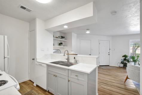 2401 Sycamore Avenue D9 Huntsville TX 77340