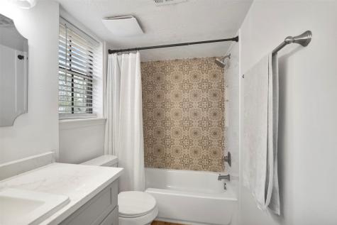 2401 Sycamore Avenue D9 Huntsville TX 77340
