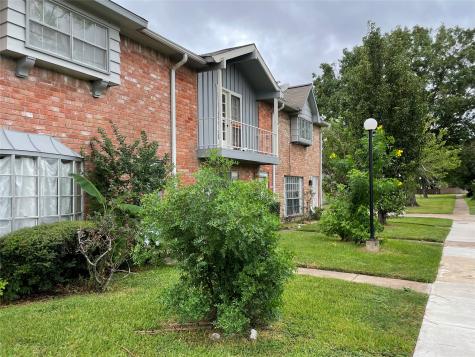 6393 S Briar Bayou Drive Houston TX 77072