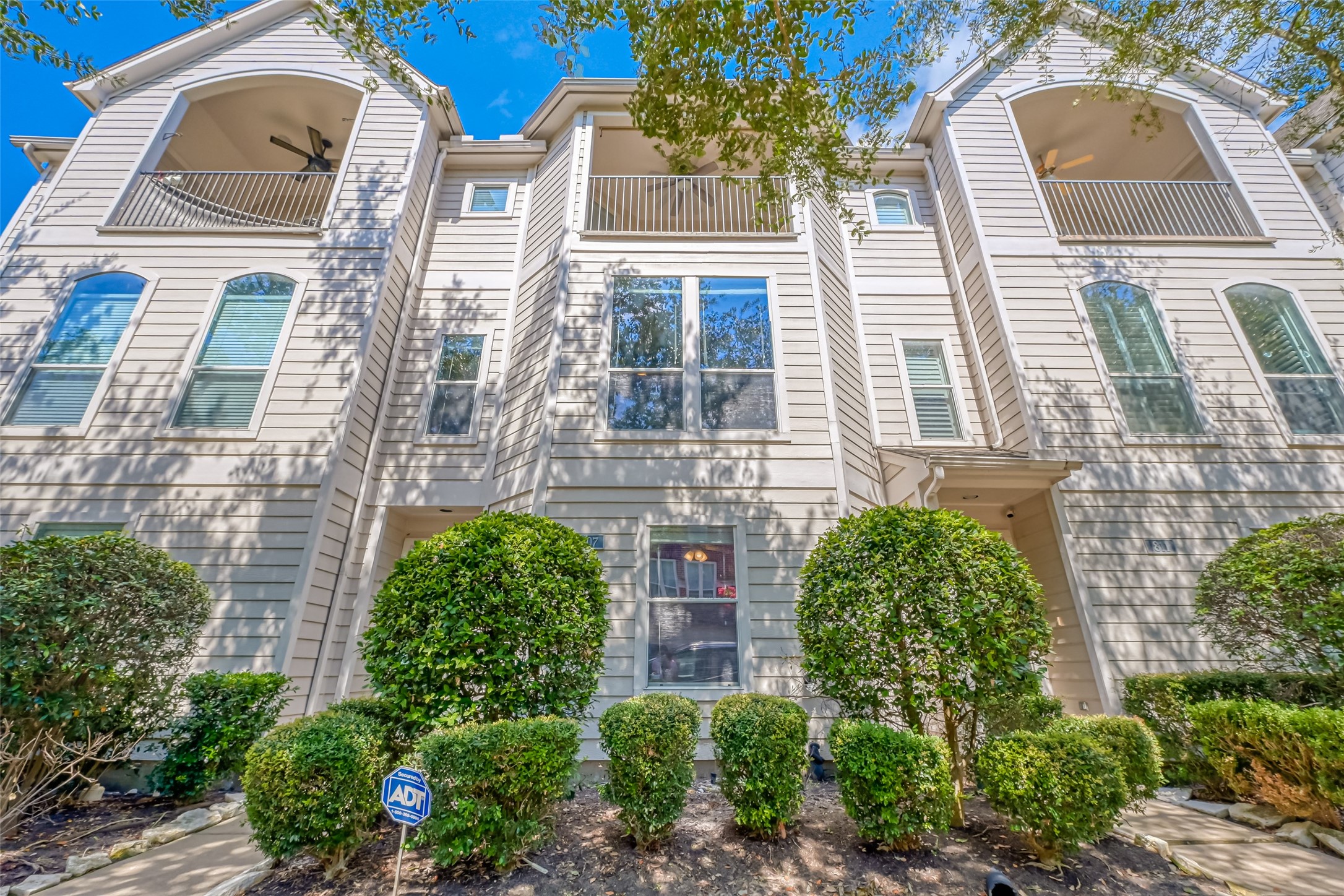 807 E Heights Hollow Lane Houston TX 77007