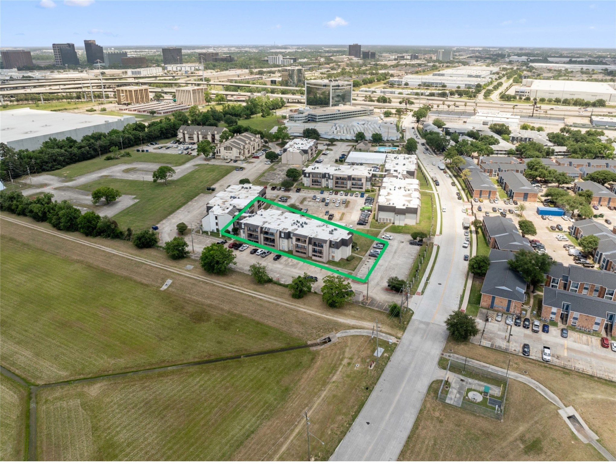 212 Plaza Verde Drive F-22 Houston TX 77038