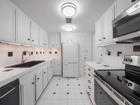 656 S Ripple Creek Drive 656 Houston TX 77057