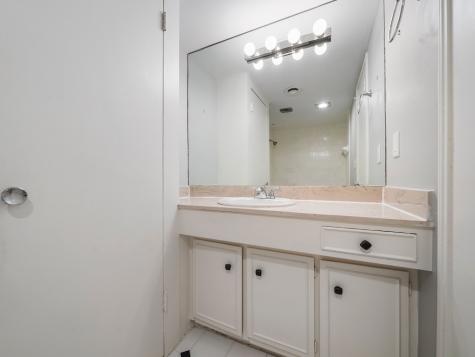 656 S Ripple Creek Drive 656 Houston TX 77057