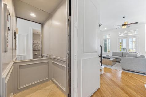 1822 Seaside Drive Galveston TX 77550