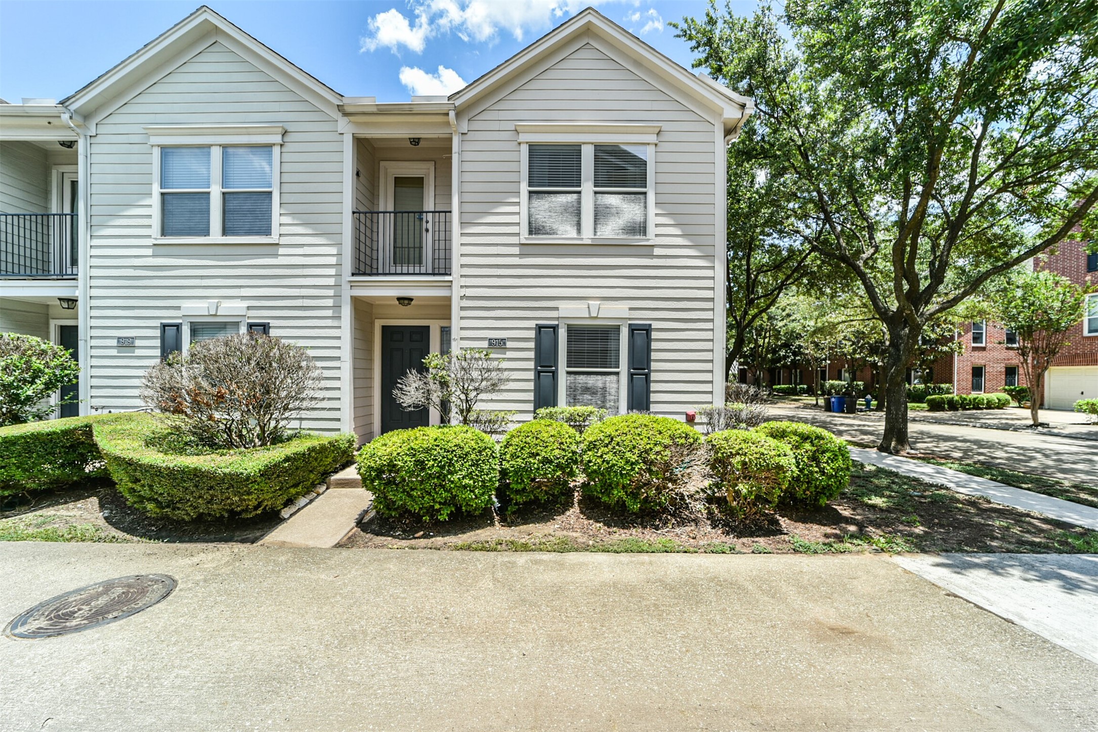 915 E Heights Hollow Lane Houston TX 77007