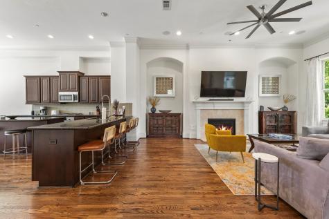 2221 N Macgregor Way Houston TX 77004