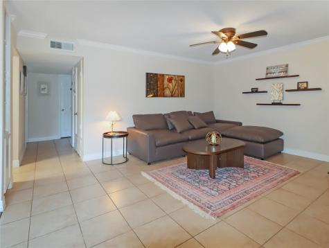 6401 Skyline Drive 20 Houston TX 77057