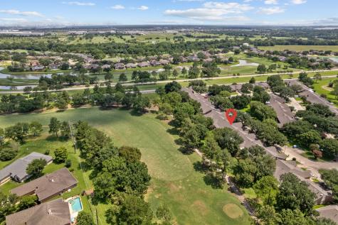 678 W Country Grove Circle Pearland TX 77584