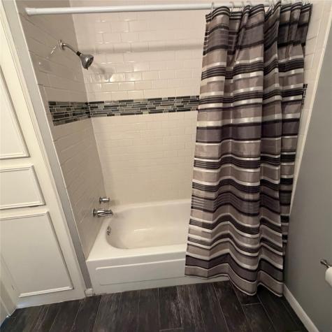 1831 Sherwood Forest Street 20 Houston TX 77043