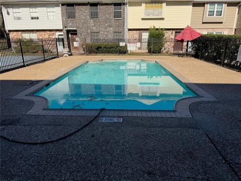 1831 Sherwood Forest Street 20 Houston TX 77043