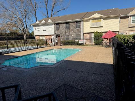 1831 Sherwood Forest Street 20 Houston TX 77043