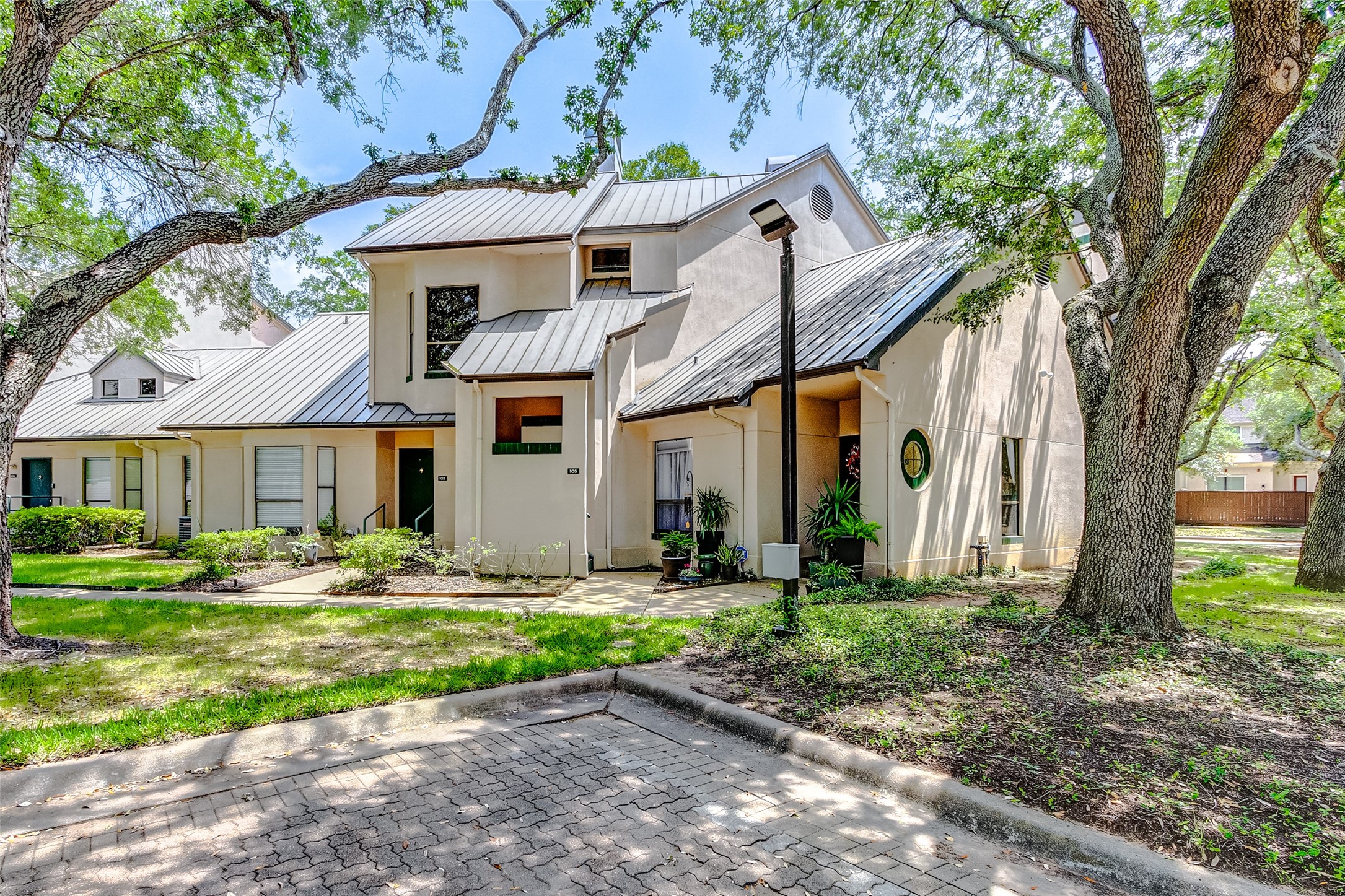 4144 Greystone Way 105 Sugar Land TX 77479