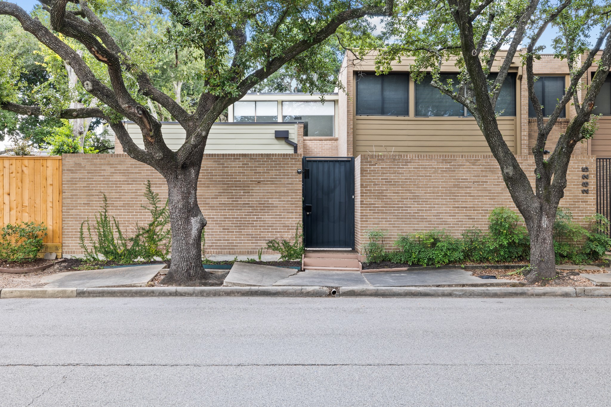 2823 Sackett Street Houston TX 77098