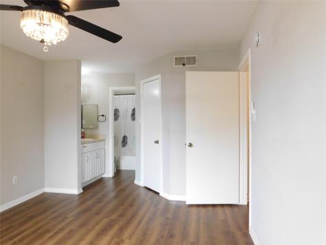 10101 S Gessner Road 912 Houston TX 77071