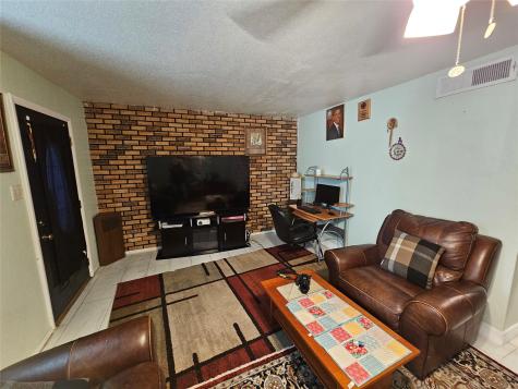 10112 Beekman Place Drive Houston TX 77043