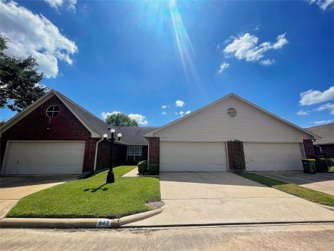842 W Country Meadows Lane Pearland TX 77584