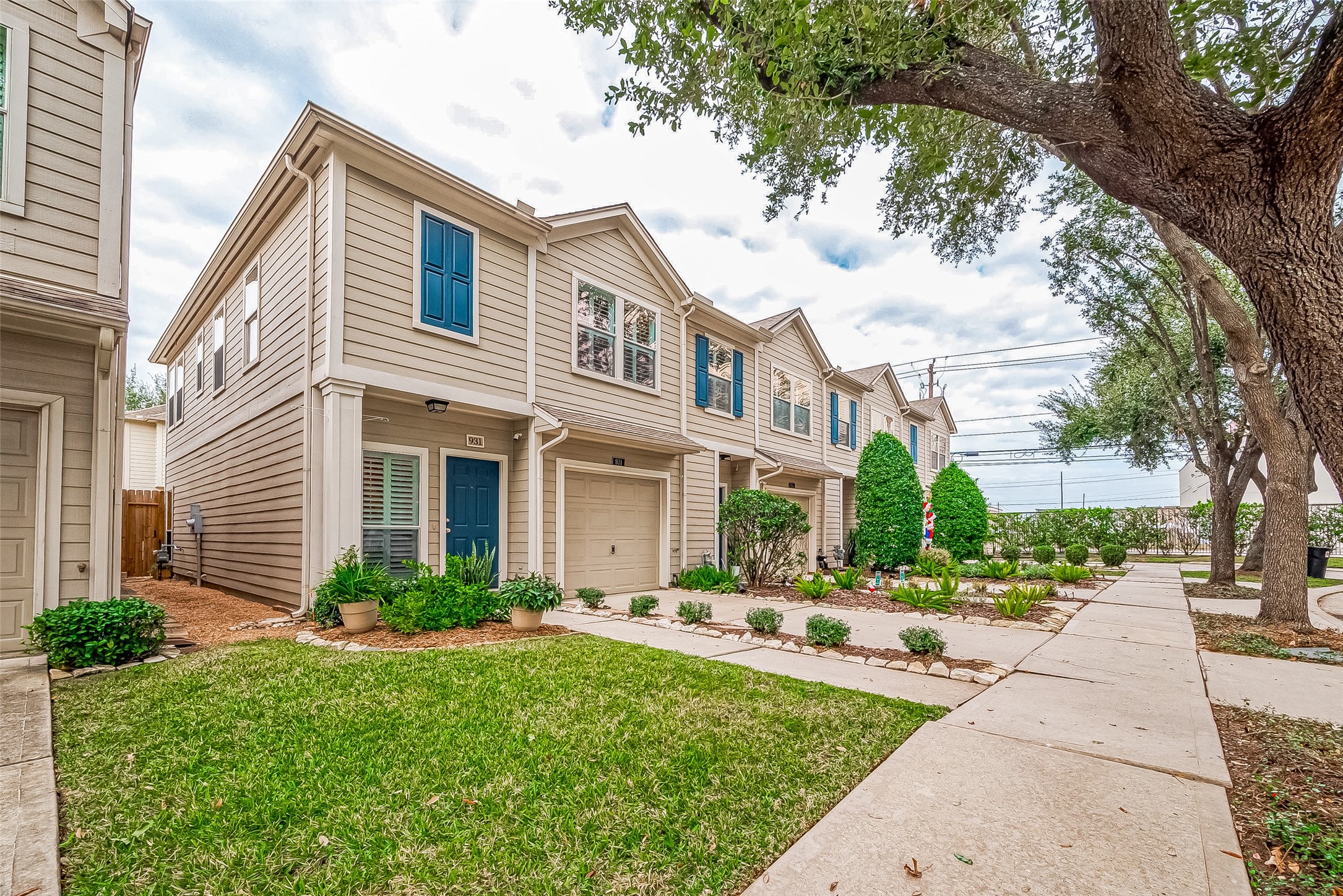 931 W Heights Hollow Lane Houston TX 77007