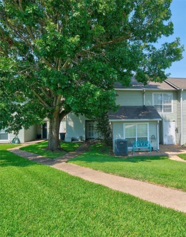 100 Edgewater Drive 44 Livingston TX 77351