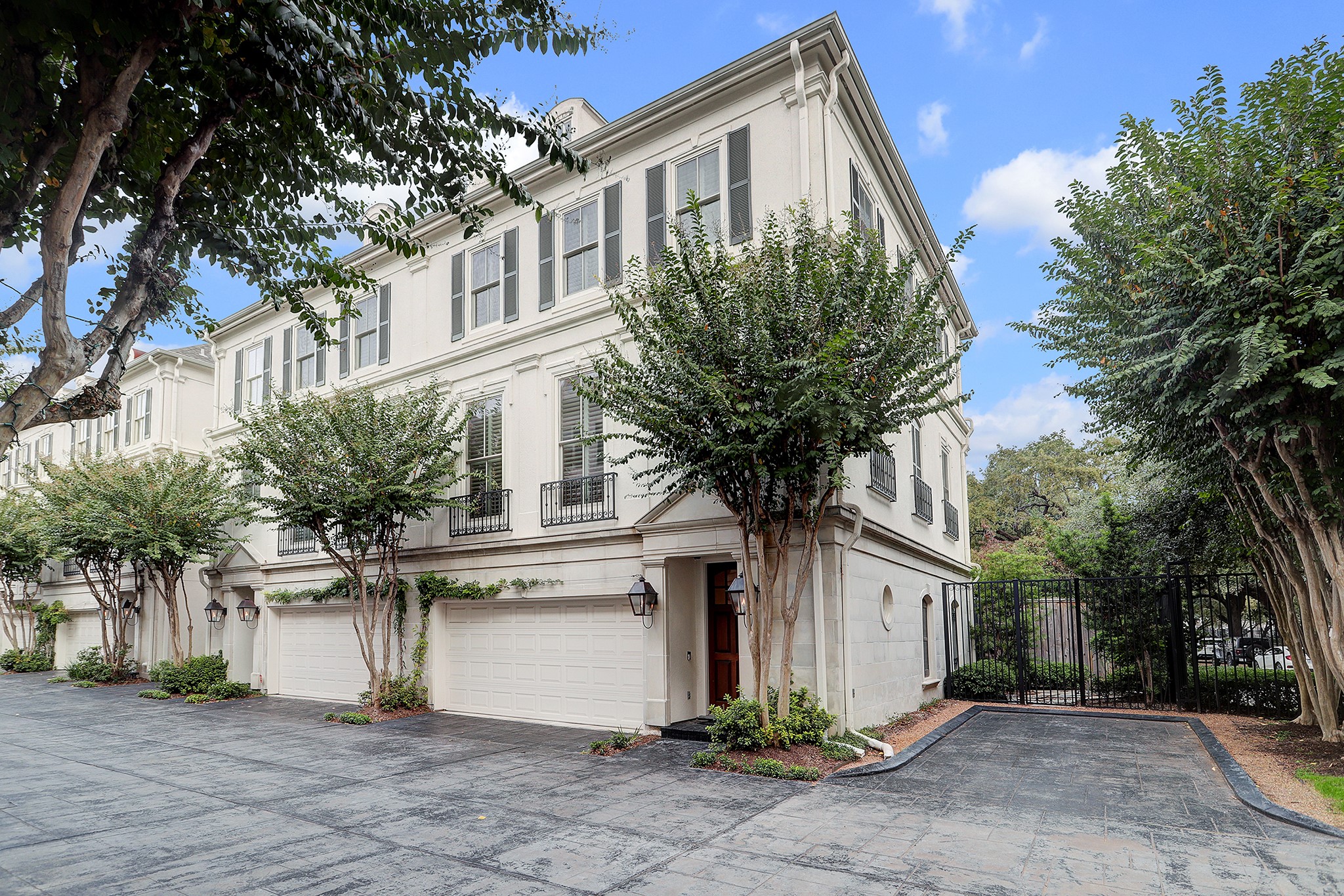 108 Oak Place Drive Houston TX 77006