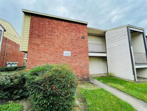 13480 S Thorntree Drive 1004 Houston TX 77015