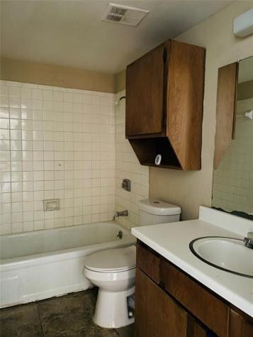 13480 S Thorntree Drive 1004 Houston TX 77015