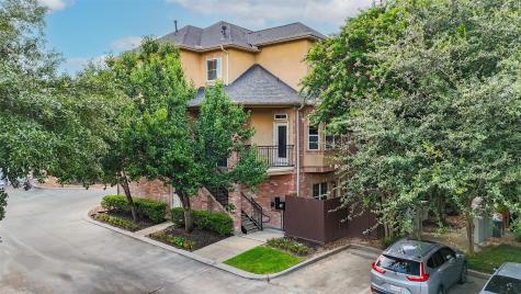 53 Versante Court Houston TX 77070