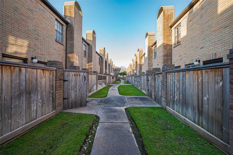 9850 Pagewood Lane 1207 Houston TX 77042