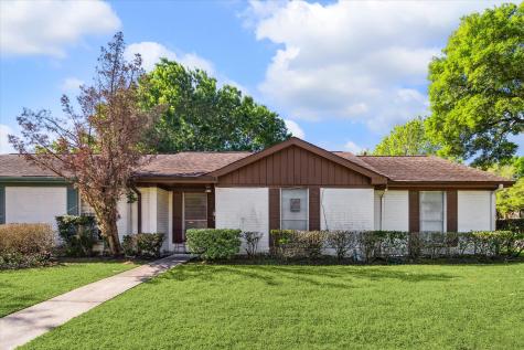 807 Garden Walk Drive La Porte TX 77571