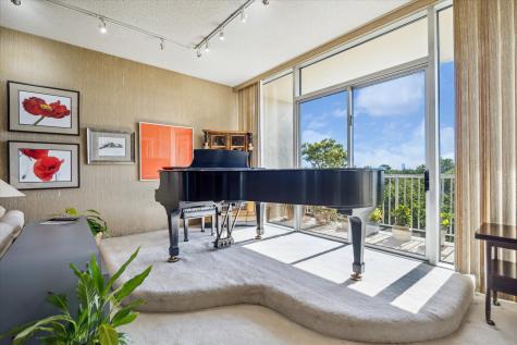 121 N Post Oak Lane 705 Houston TX 77024