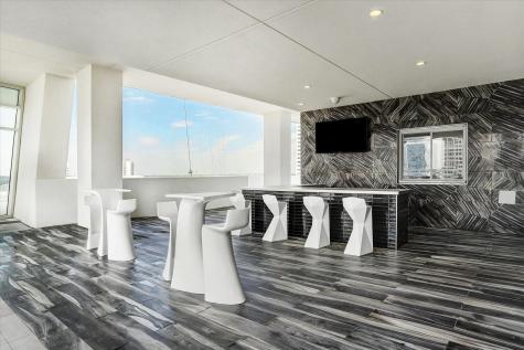 4521 San Felipe Street 3202 Houston TX 77027