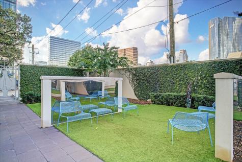 4521 San Felipe Street 3202 Houston TX 77027