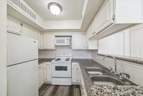 10855 Meadowglen Lane 1030 Houston TX 77042