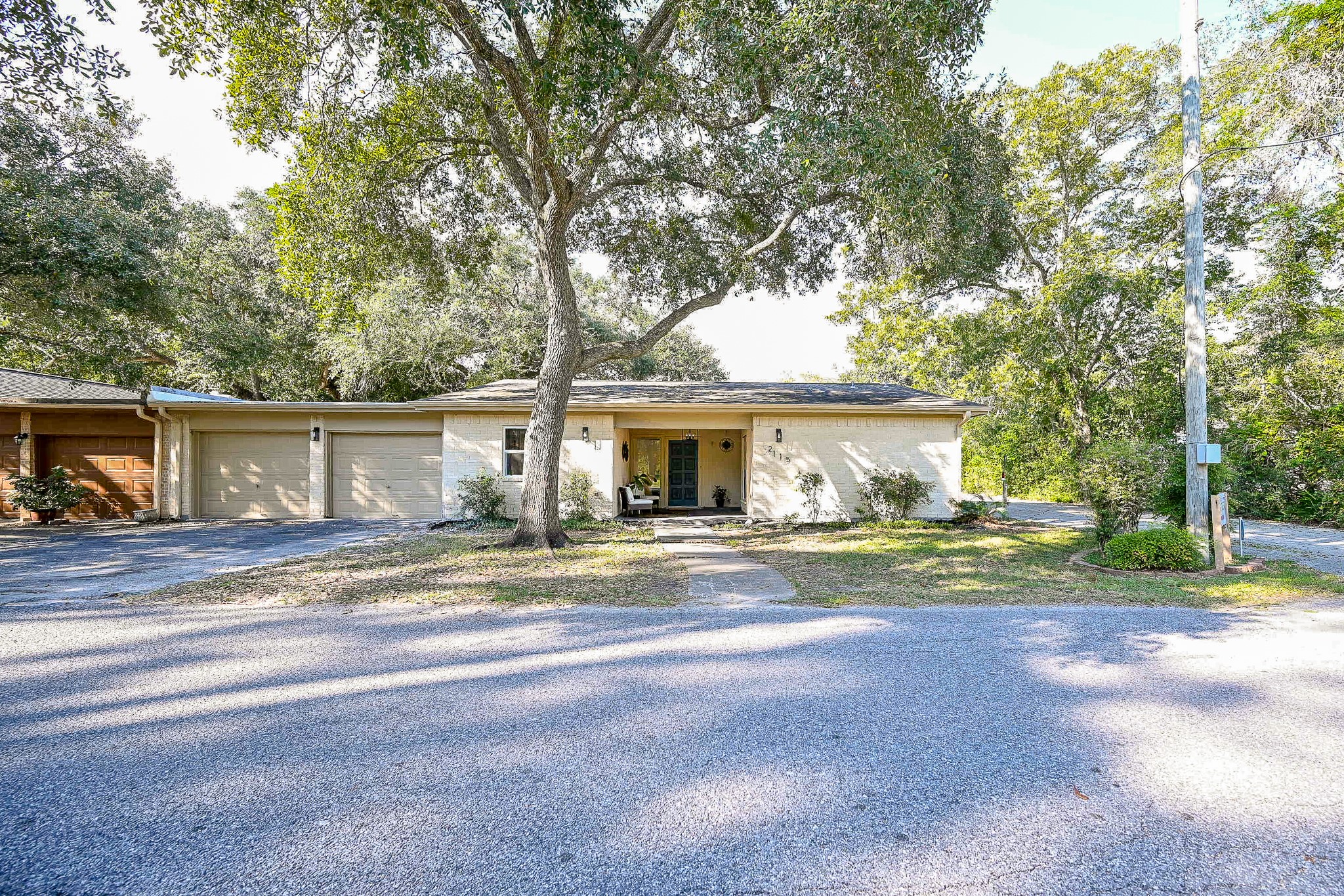 2115 Oleander Drive Dickinson TX 77539