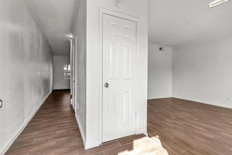 7700 Creekbend Drive 143 Houston TX 77071