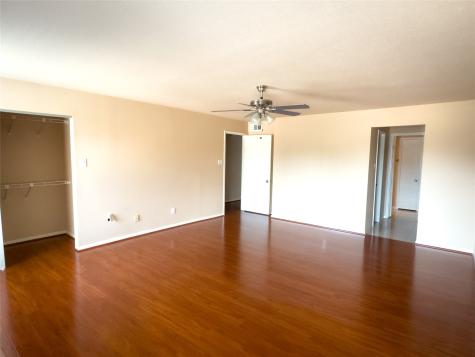 9800 Pagewood Lane 2705 Houston TX 77042