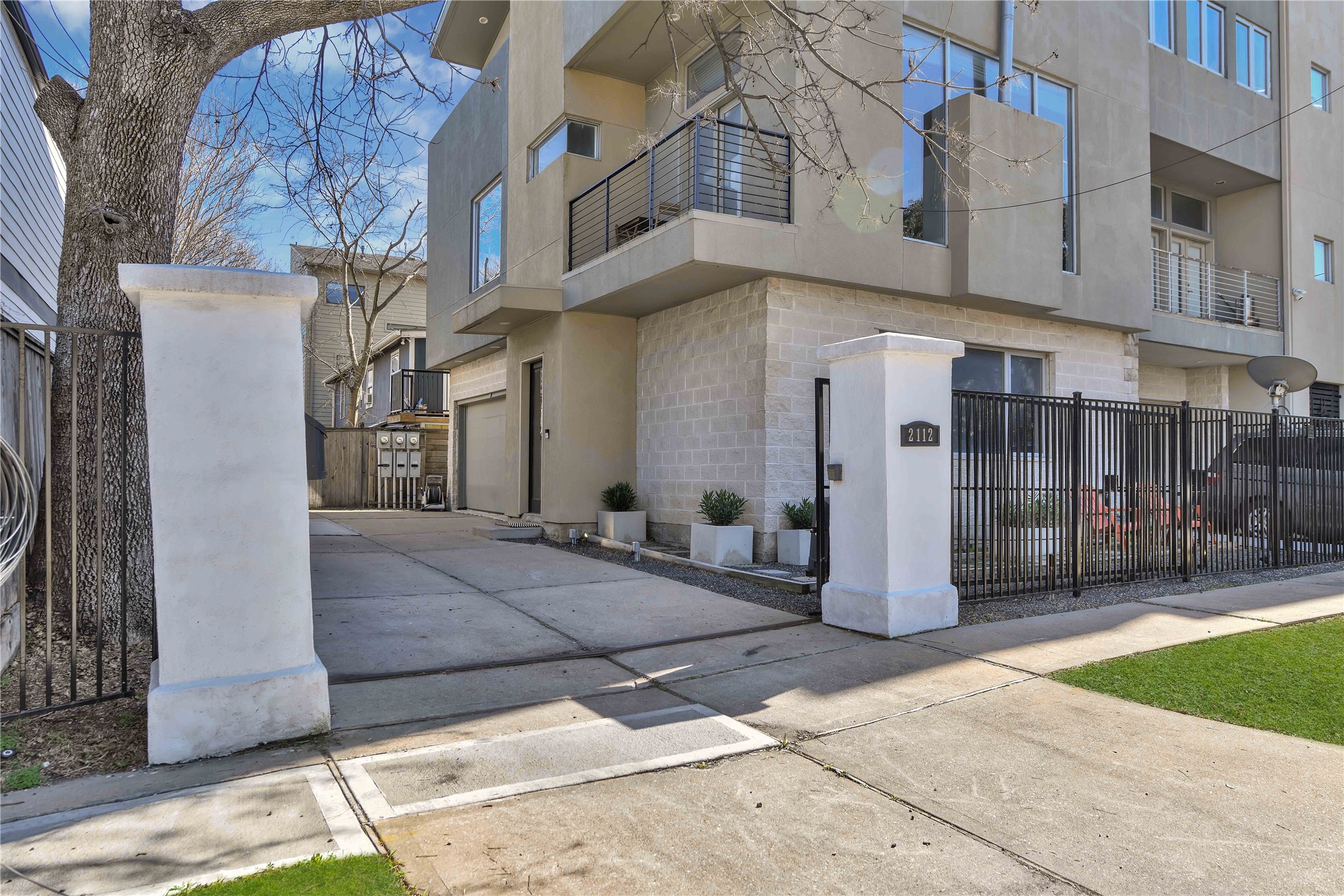2112 Roy Street Houston TX 77007